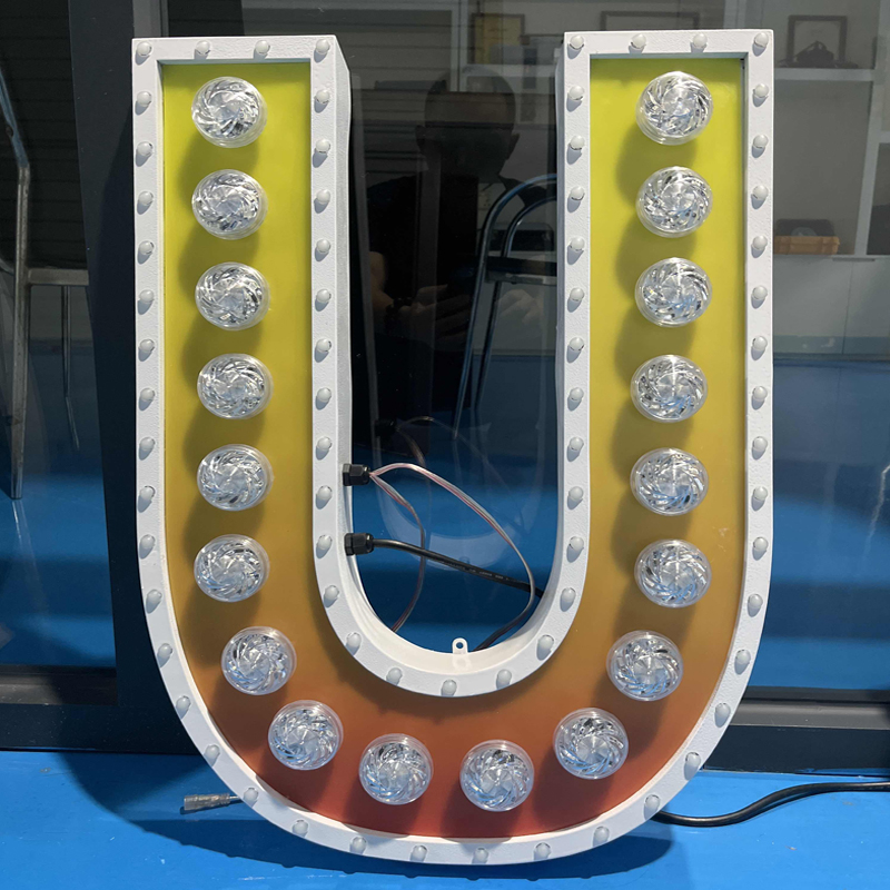 为何游乐场合常用金属LED发光字标识装饰？