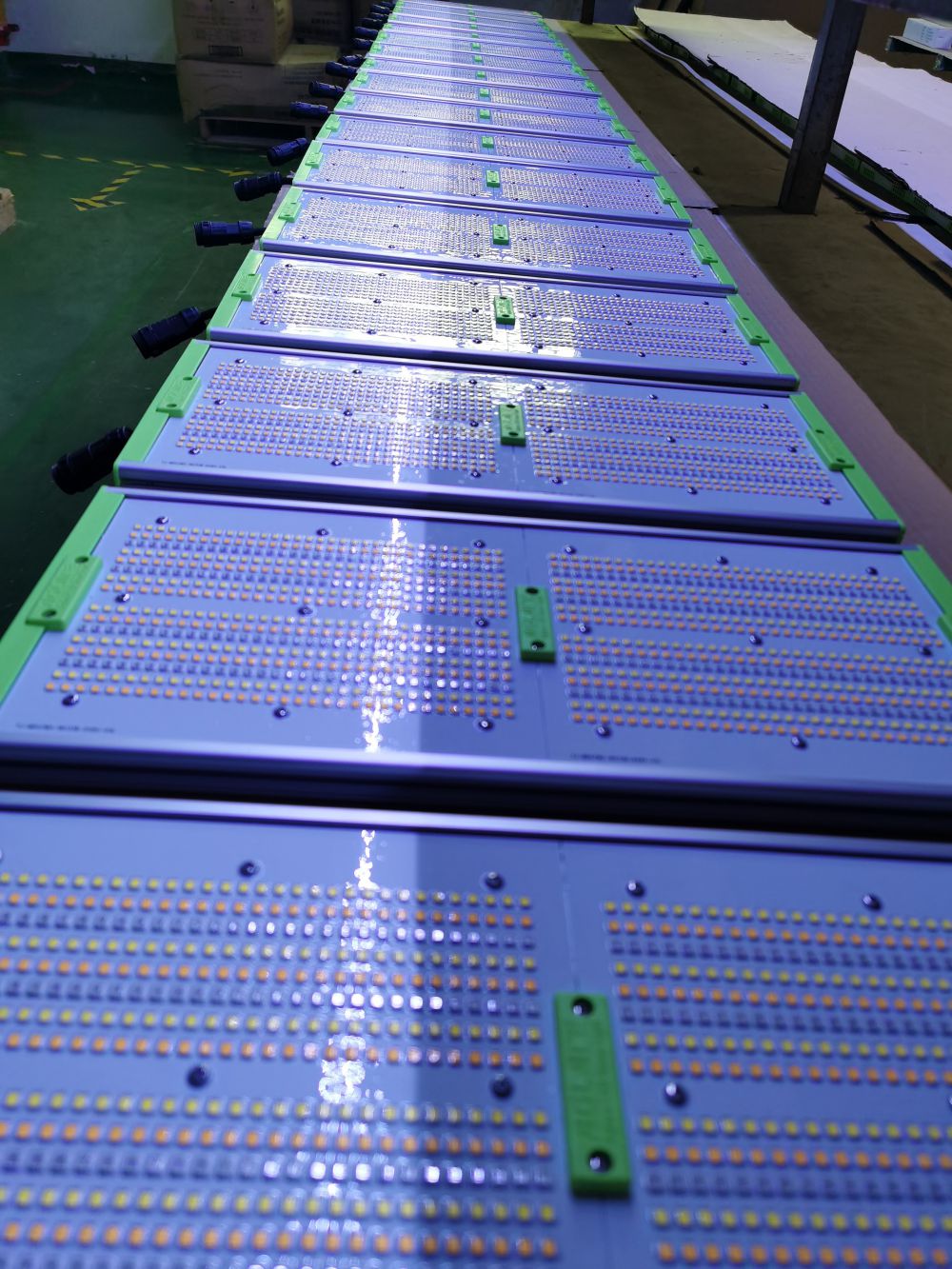 AG8亚洲游戏光电的ＳＭＤＬＥＤ用于公司自产的植物生长灯